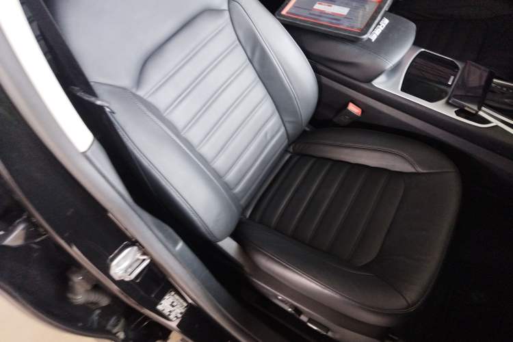 Used Ford Edge 2015 2.0T GTDi 4x4 High-Grade Model Right Front Seat