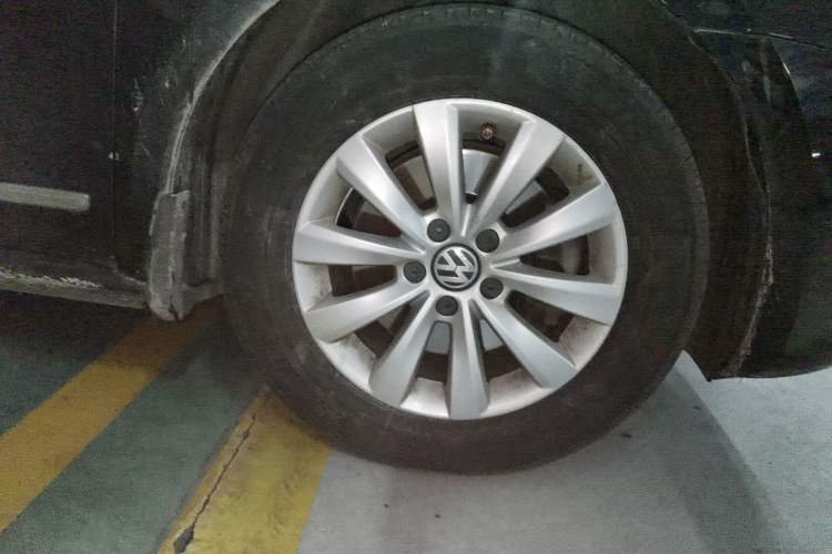 Used Volkswagen Passat 2015 1.4TSI DSG Prestige Edition Right Front Wheel Hub