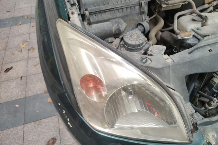 Used Toyota Prado 2004 GX 2.7 Automatic Model Right Front Headlight