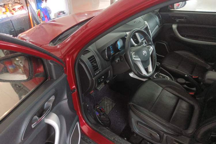 Used Changan CS35 2015 1.6L Automatic Luxury Model China IV Standard
