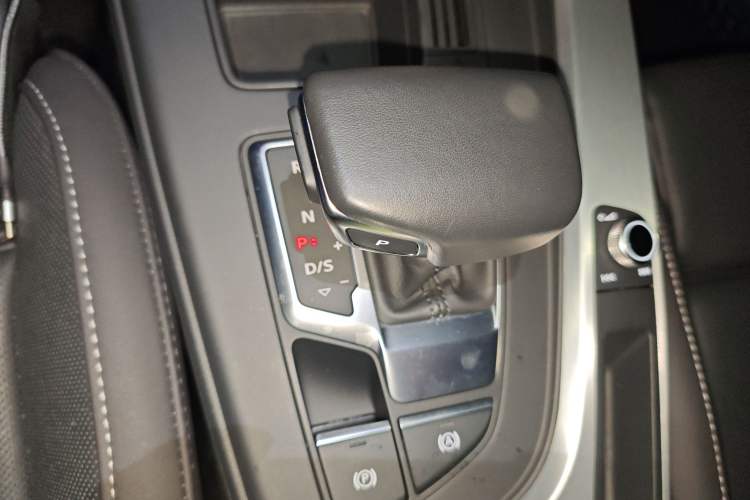 Used Audi A4L 2022 40 TFSI Fashion Dynamic Model Gear Lever