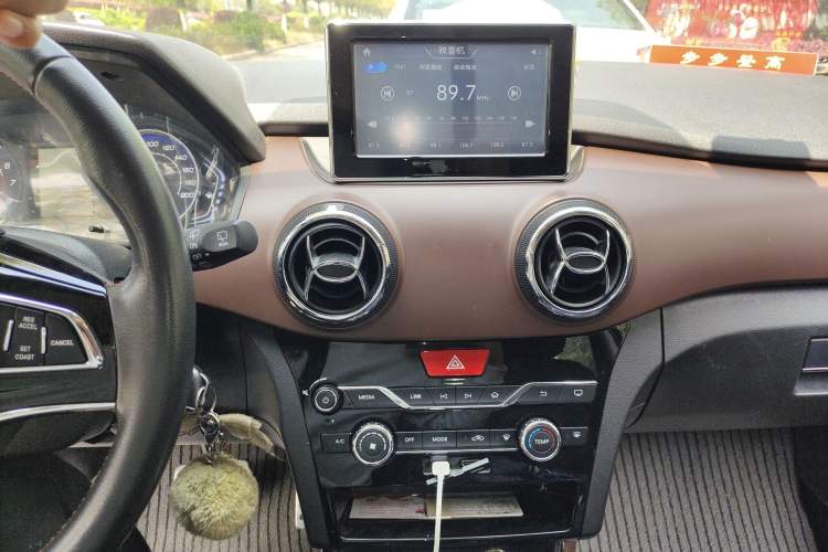 Used BAIC Changhe Q25 2016 1.5L Automatic Lehui Edition Audio And AC Panel