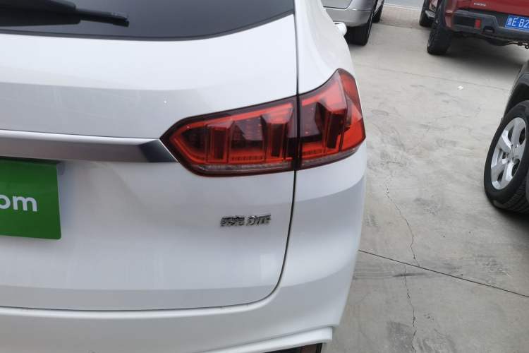 Used Wey VV5 2020 1.5T Two-Wheel Drive Color Pioneer Right Rear Taillight