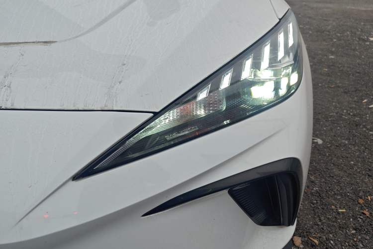 Used MG 4 EV 2022 425 km Luxury Edition
