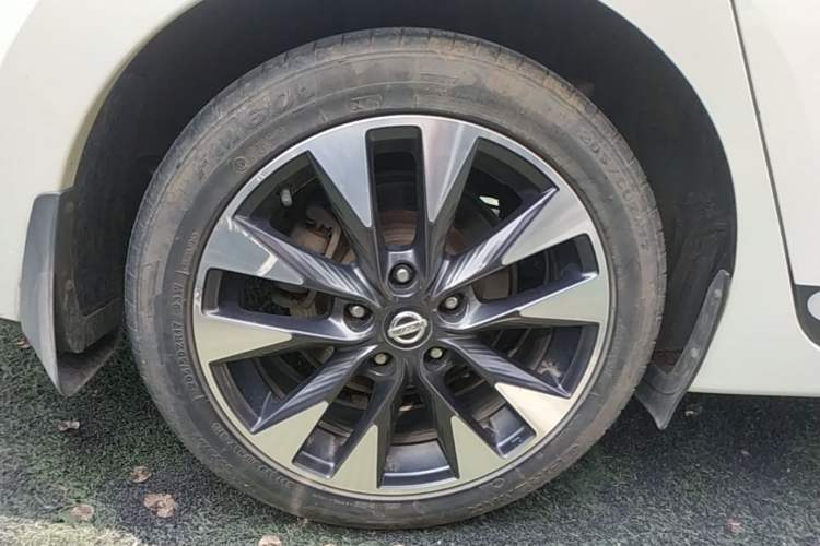 Used Nissan Lannia 2016 1.6L CVT Smart Cool Edition Right Rear Wheel Hub
