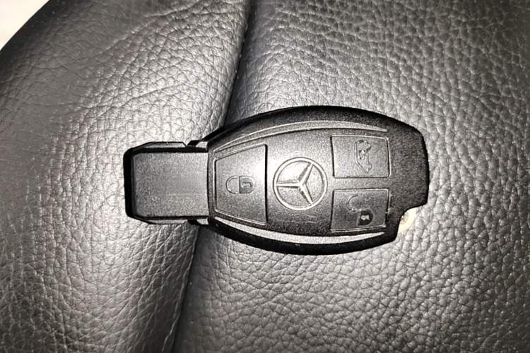 Used Mercedes-Benz Vito 2011 2.5L 7-seater executive version