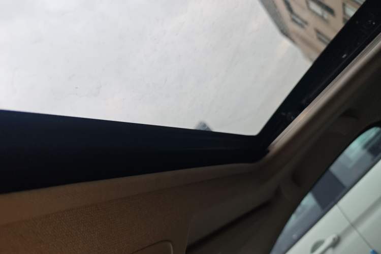 Used Mazda 3 Axela 2017 Sedan 1.5L Manual Luxury Model Emission Standard China V Headliner