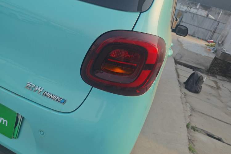 Used Wuling Hongguang MINIEV 2025 Four-Door Version Premium Edition Right Rear Taillight