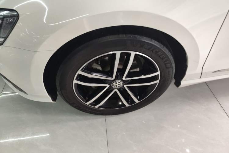 Used Volkswagen Lamando 2019 280TSI DSG Comfort Edition China VI standard Left Front Wheel Hub