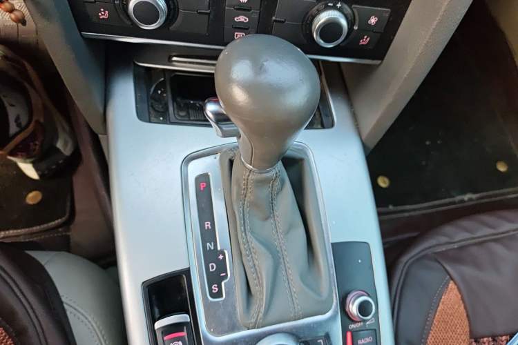 Used Audi A6L 2011 2.0 TFSI Automatic Standard Edition Gear Lever