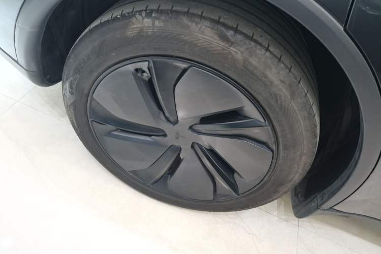 Used Tesla Model Y 2025 Rear-Wheel-Drive Version
