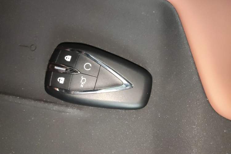 Used Changan UNI-Z New Energy 2024 Blue Whale Smart Electric iDD 125km Beyond Edition
