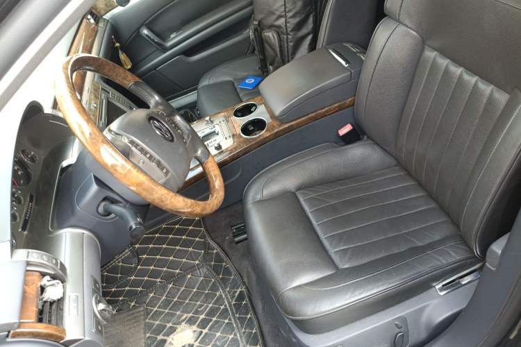 Used Volkswagen Phaeton 2012 3.6L Deluxe Custom Edition Left Front Seat