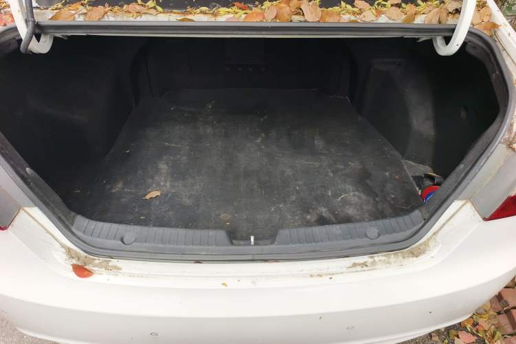 Used Hyundai Sonata 2011 2.0L Automatic Leading Edition Trunk