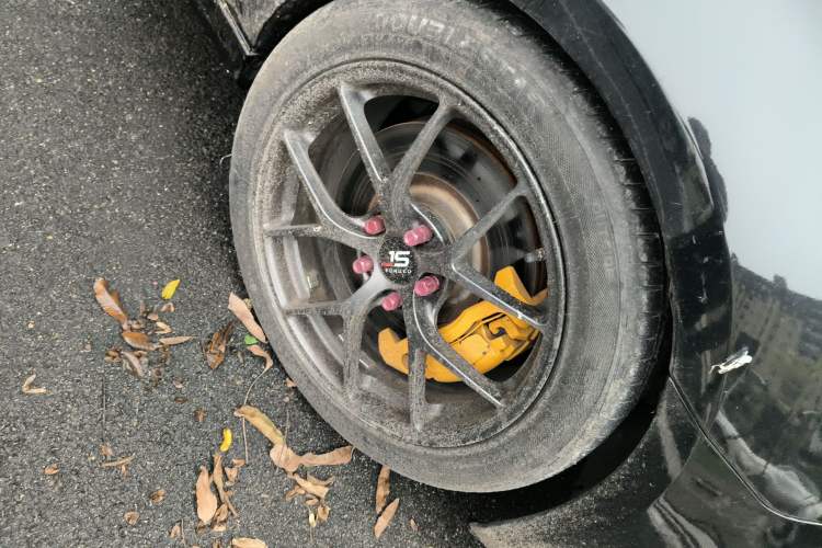 Used Volkswagen Golf 2011 2.0 TSI R Right Front Wheel Hub