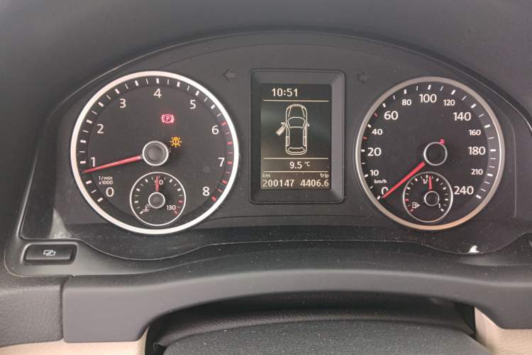 Used Volkswagen Tiguan 2012 1.8TSI Manual Two-Wheel Drive Urban Edition Odometer Close Up