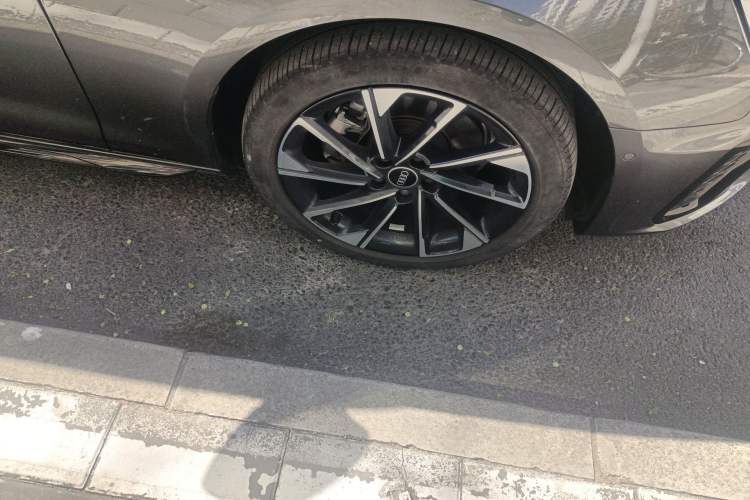 Used Audi A4L 2022 40 TFSI Luxury Dynamic Model Right Front Wheel Hub