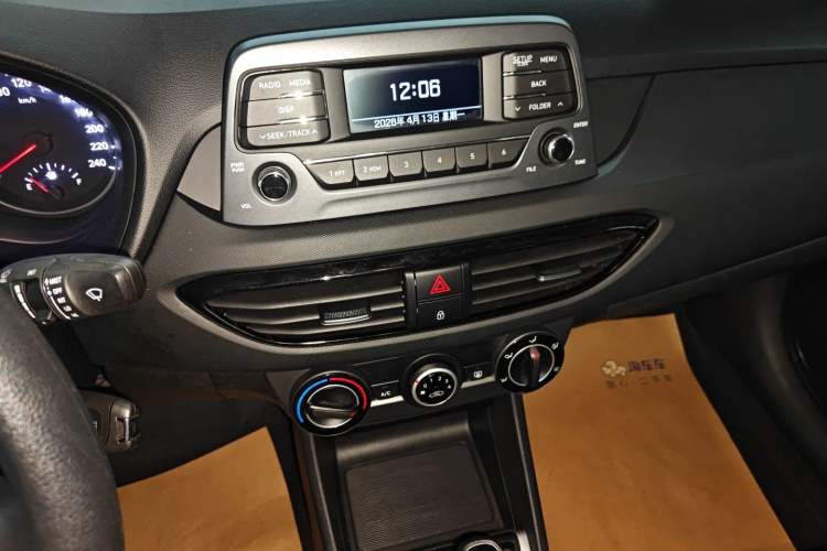 Used Hyundai Celesta 2020 1.6L Automatic GL Enjoyable Edition Audio And AC Panel