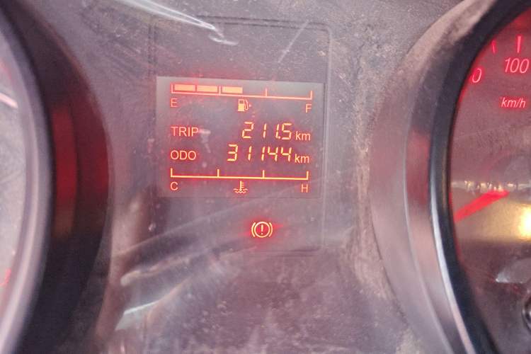 Used Wuling Hongguang 2019 1.5L S Basic Version China VI Standard LAR Odometer Close Up