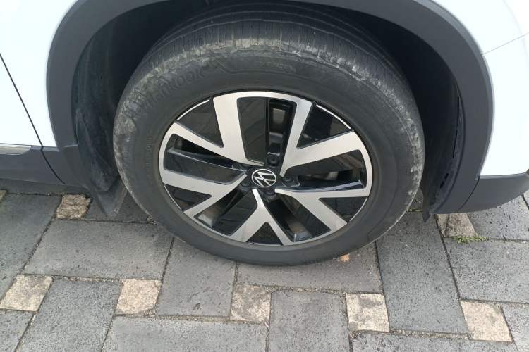 Used Volkswagen Tayron 2023 330TSI Two-Wheel-Drive Luxury Plus Advanced Version Right Front Wheel Hub