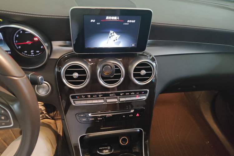 Used Mercedes-Benz GLC 2018 GLC 260 4MATIC Luxury Model Audio And AC Panel