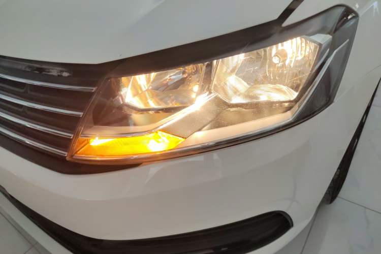 Used Volkswagen Lavida 2018 Classic 1.5L Automatic Fashion Edition China VI Standard Left Front Headlight