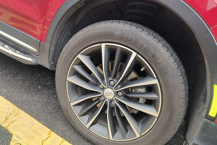 Used Geely Auto Emgrand X7 Sport 2018 1.8TD Automatic Two-Wheel Drive ZhiZun Model with 4G Connectivity