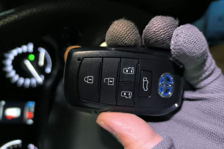 Used Toyota Granvia 2022 2.5L Hybrid Premium Edition