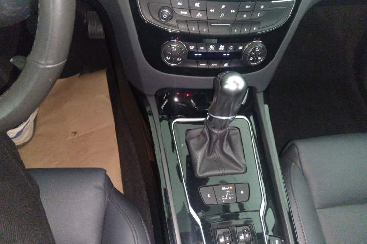 Used Peugeot 508 2015 1.8THP Automatic Prestige Edition Gear Lever