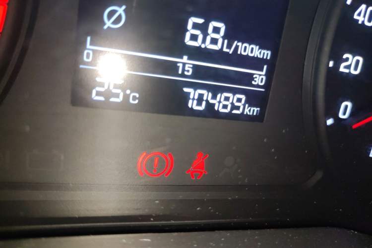 Used Hyundai Verna (new generation) 2016 1.4L Automatic Cool Edition GLS Odometer Close Up