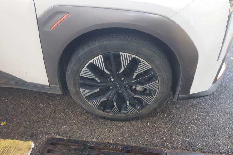 Used AION Y 2021 70 Enjoyment Tech Edition Right Front Wheel Hub