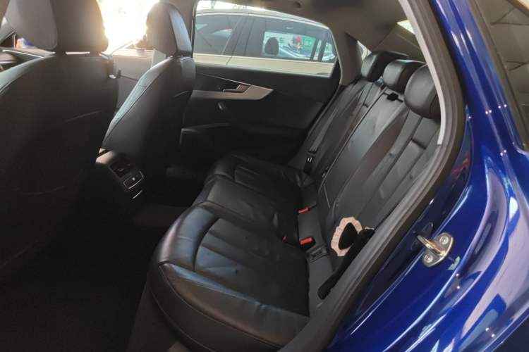 Used Audi A4L 2019 40 TFSI Fashion Edition China VI Emission Standard
