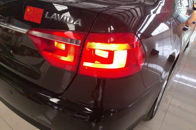 Used Volkswagen Lavida 2013 Revised Classic 1.6L Manual Fashion Edition
