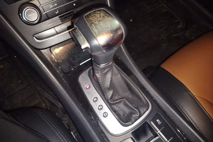 Used Roewe e550 2016 Deluxe Edition Gear Lever