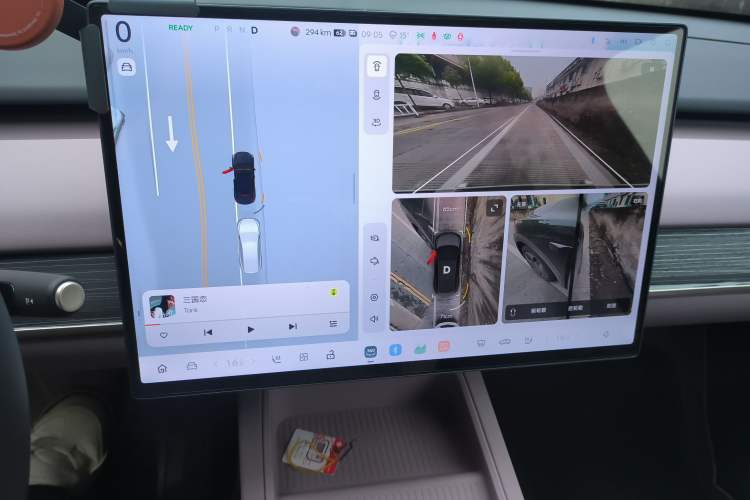 Used ONVO L60 2025 Model—60 kWh Rear-Wheel-Drive Version Audio And AC Panel