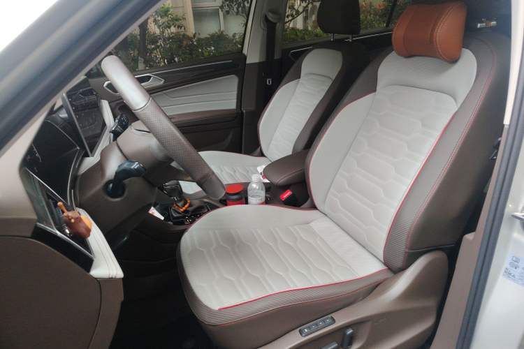 Used Volkswagen Tiguan L 2022 330TSI Automatic Two-Wheel Drive R-Line Enhanced Edition Left Front Seat