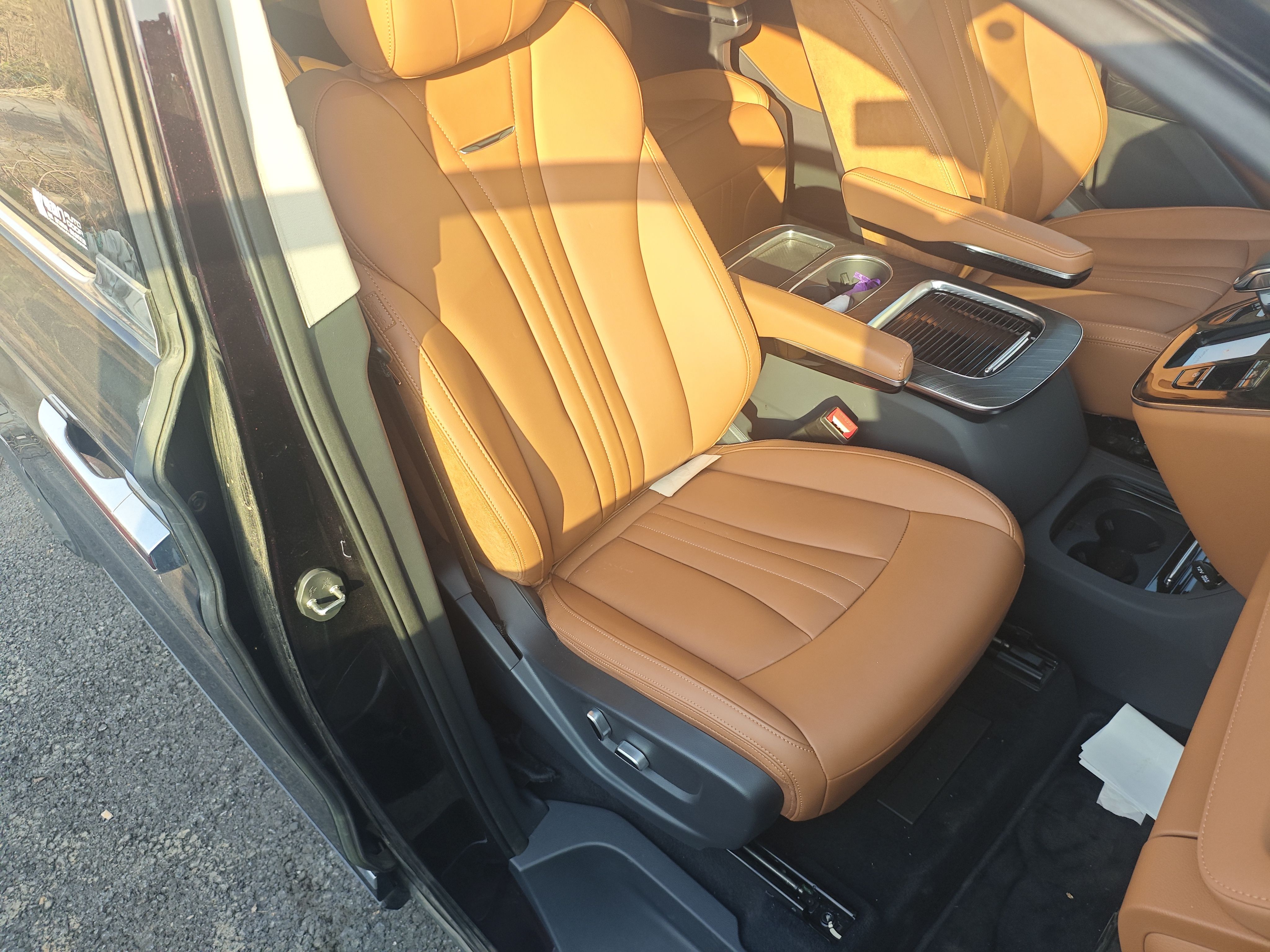 Hongqi HQ9 PHEV 2024 2.0T Four-Wheel Drive Business Edition — снимка 19