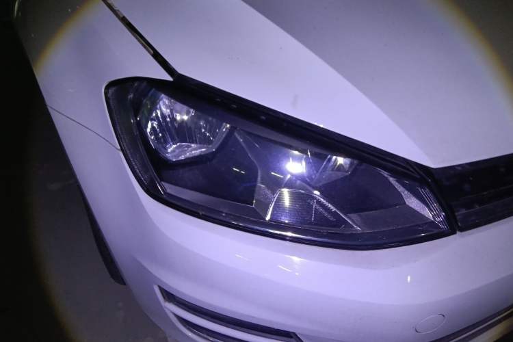Used Volkswagen Golf 2015 1.6L Automatic Comfort Model Right Front Headlight