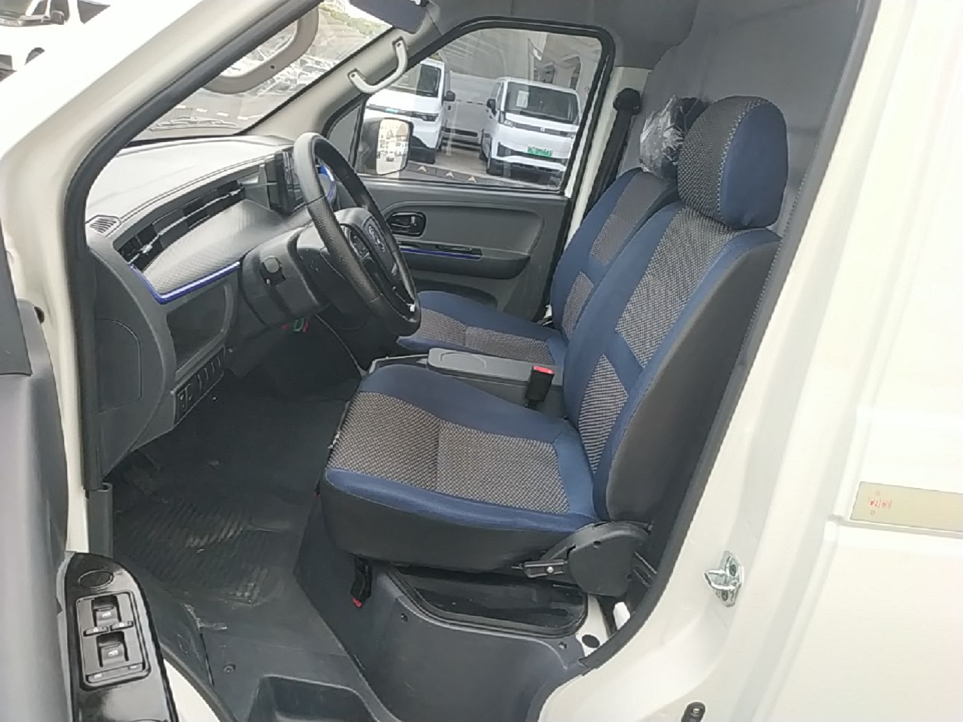 Dongfeng Yufeng EM27 2024 EM27L BYD CATL 41.86 kWh — снимка 17