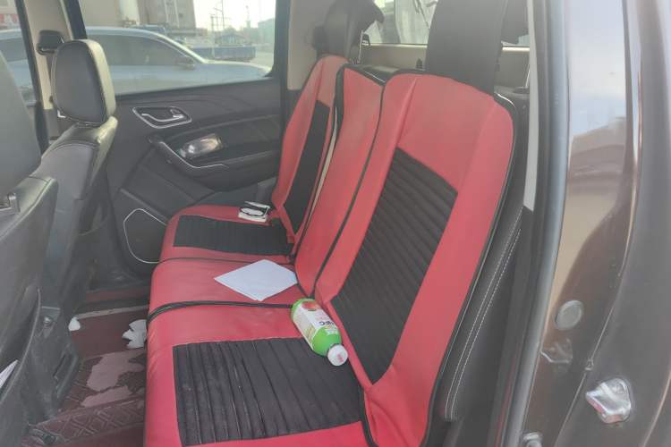 Used JMC Yuhu 7 2020 2.0T Diesel Manual 4x4 Comfort Edition Long Wheelbase China VI Emission Standard JX4D20A6L Left Rear Seat