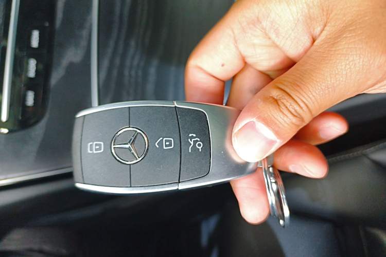 Used Mercedes-Benz C-Class 2019 C 260 L Sport Edition Vehicle Key