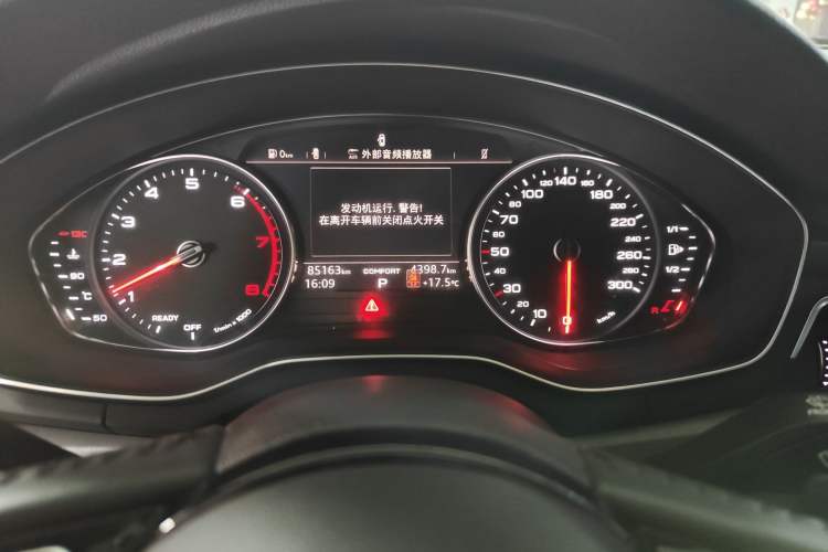 Used Audi A4L 2019 40 TFSI Ambition China VI Odometer Close Up