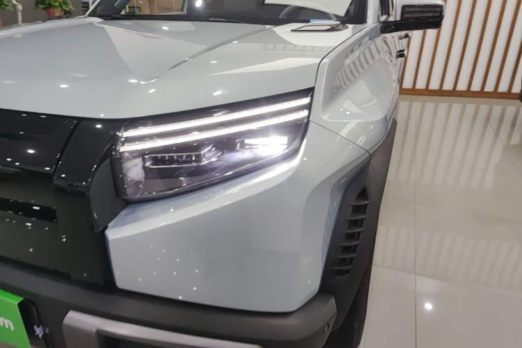 Used Formula Leopard Titanium 3 2025 501 km Four-Wheel Drive Drone Edition Left Front Headlight