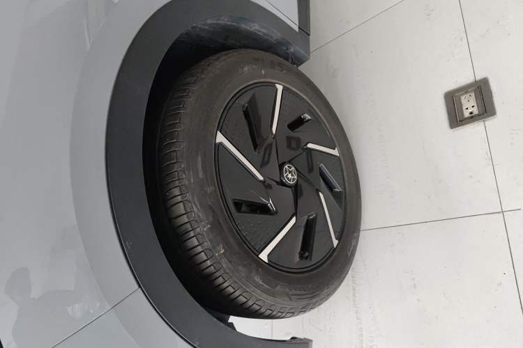 Used Venucia VX6 2023 520 Max Exterior 4