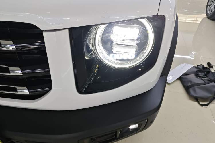 Used Haval DARGO 2022 1.5T DCT Two-Wheel Drive Border Collie Edition Left Front Headlight