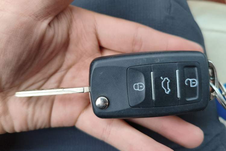 Used Volkswagen Lavida 2011 1.6L Automatic Premium Edition Vehicle Key