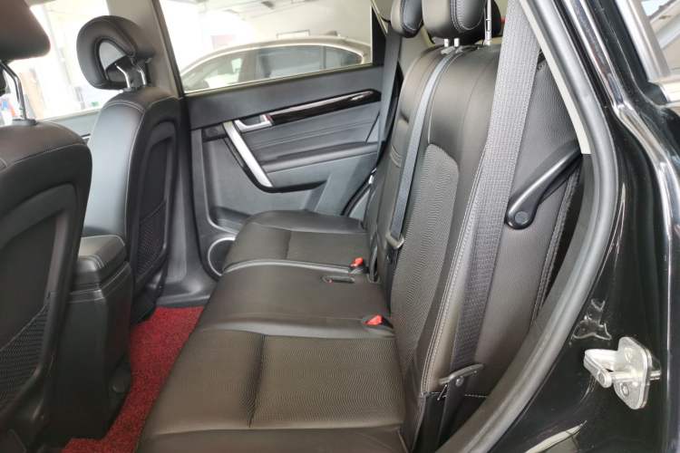 Used Chevrolet Captiva 2017 2.4L 4x4 Flagship Edition 7-Seater