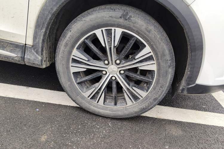 Used Mitsubishi Eclipse Cross 2019 1.5T CVT Two-Wheel Drive Dream Edition China VI Standard
