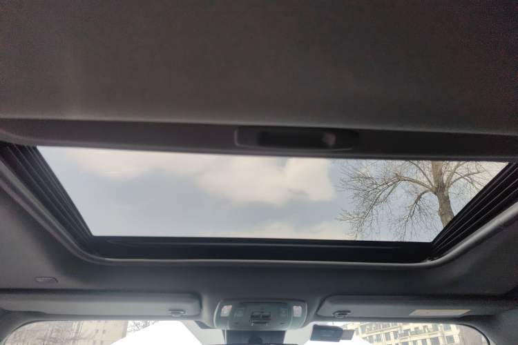 Used Toyota SIENNA 2023 2.5L Hybrid Deluxe Edition Headliner