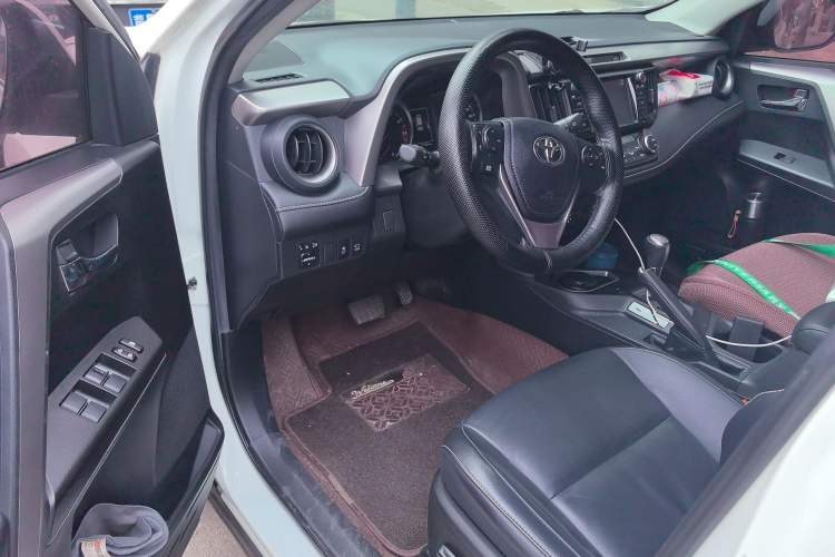 Used Toyota RAV4 2019 2.0L CVT Two-Wheel Drive ZhiShang Version China VI Standard